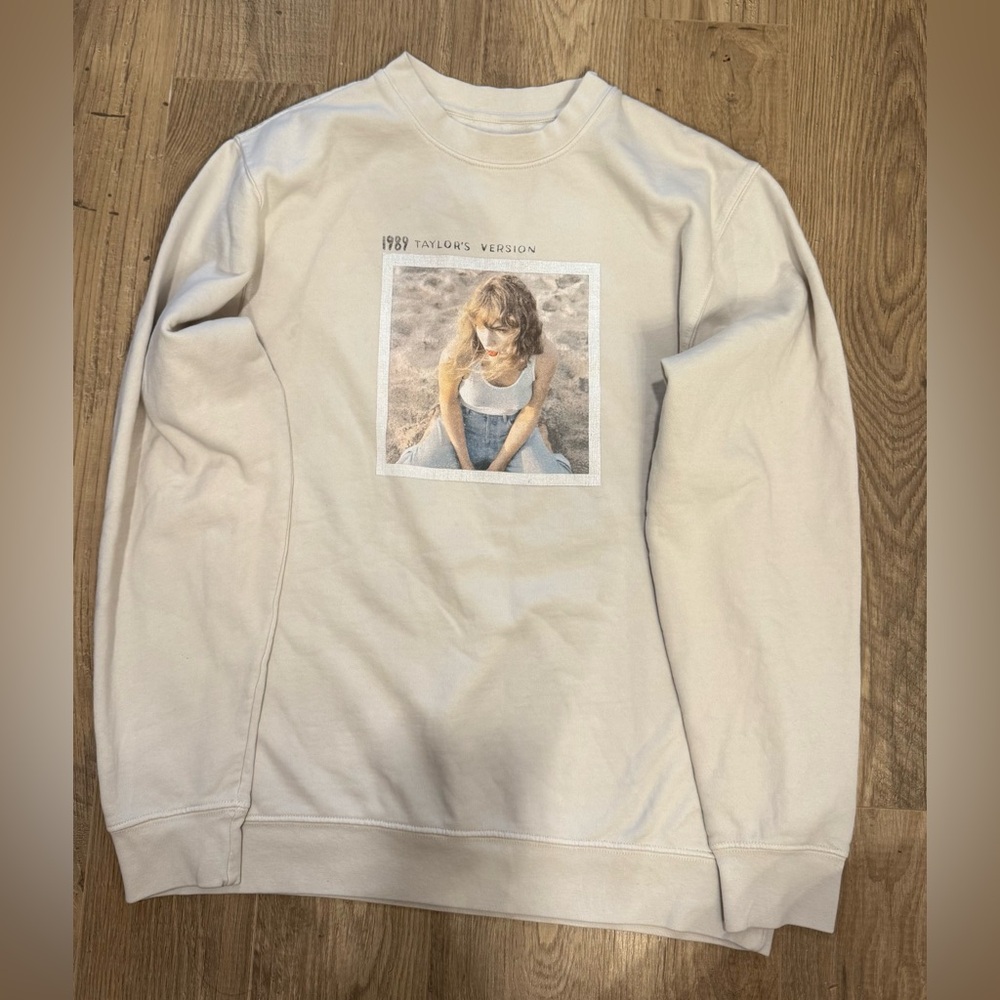 Taylor Swift Cream 1989 Sweatshirt